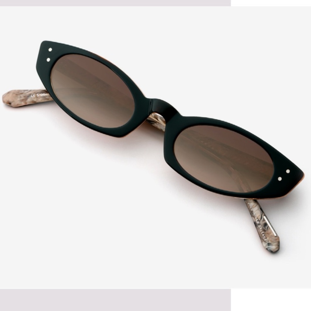 • Like New • KREWE • “FERN” • 90s Supermodel Sunglasses • Now Discontinued •